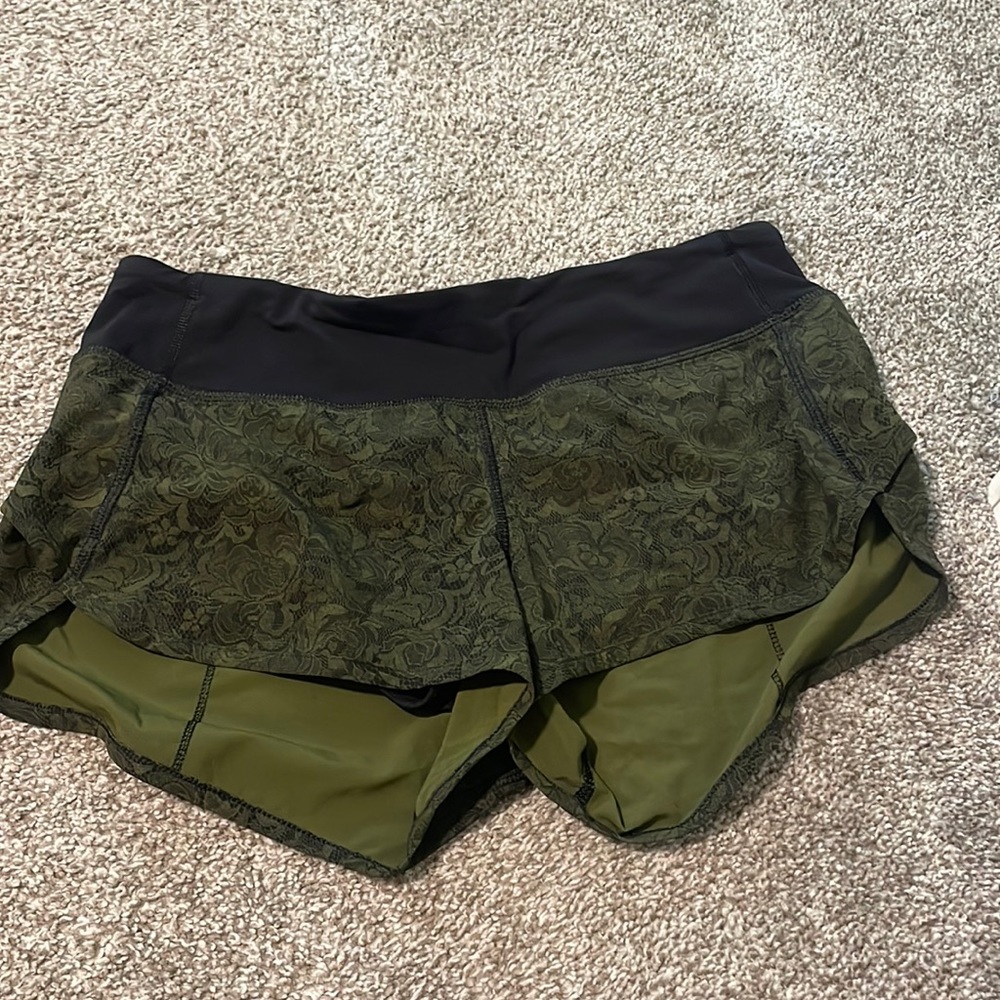 lululemon 2 inch shorts